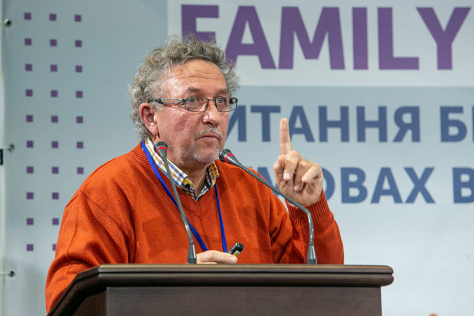 Костянтин Надутий